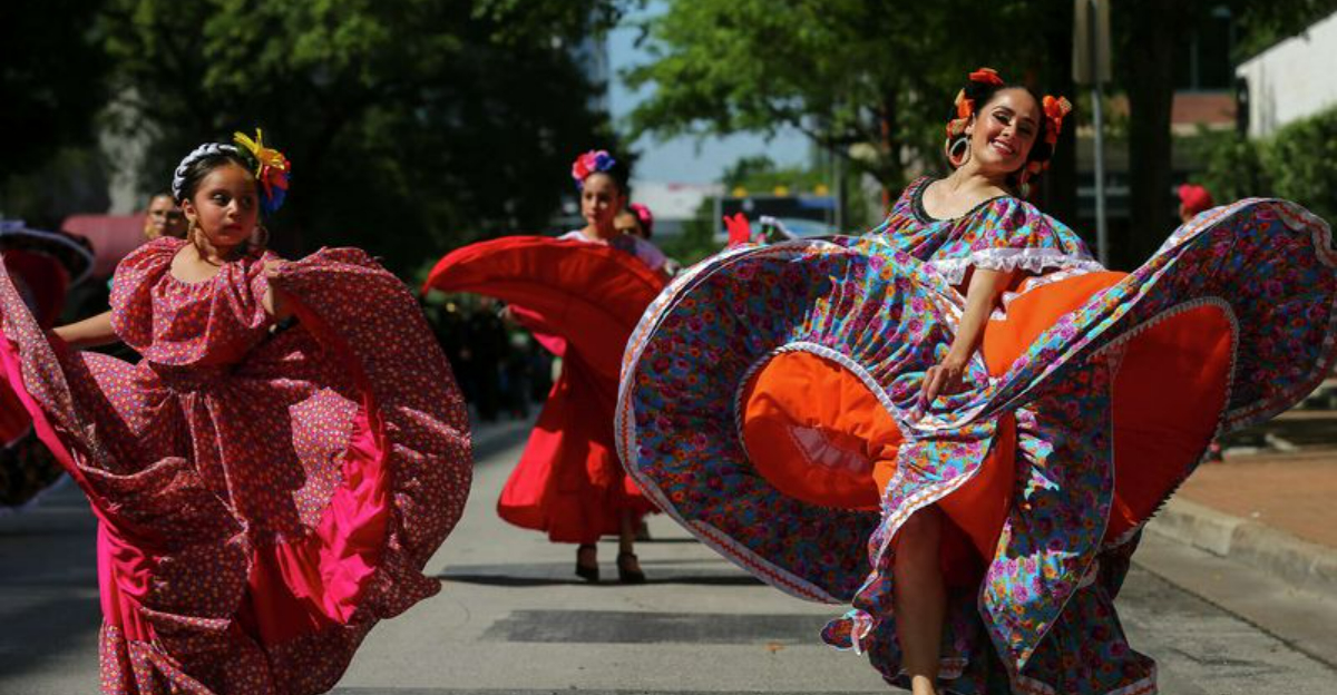 미국 최고의 도시 15 개 도시 지역처럼 Cinco de Mayo를 축하합니다.