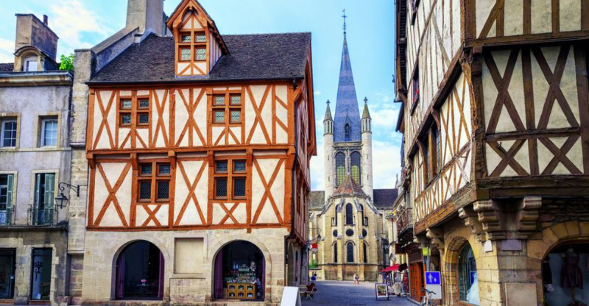 7 개의 프랑스 도시는 심장 박동으로 다시 방문 할 프랑스 도시입니다. 3은 건너 뛰는 것이 좋습니다.