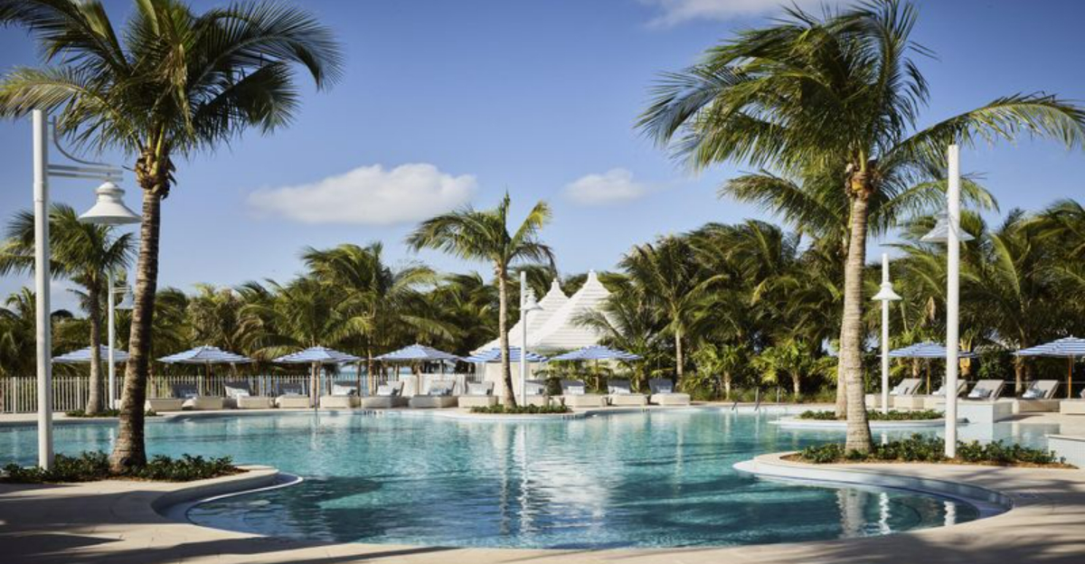 모든 스위트에 바닥에서 천장까지 전망이 있고 1 마일의 워터 프론트 블리스가있는 상징적 인 플로리다 키 리조트