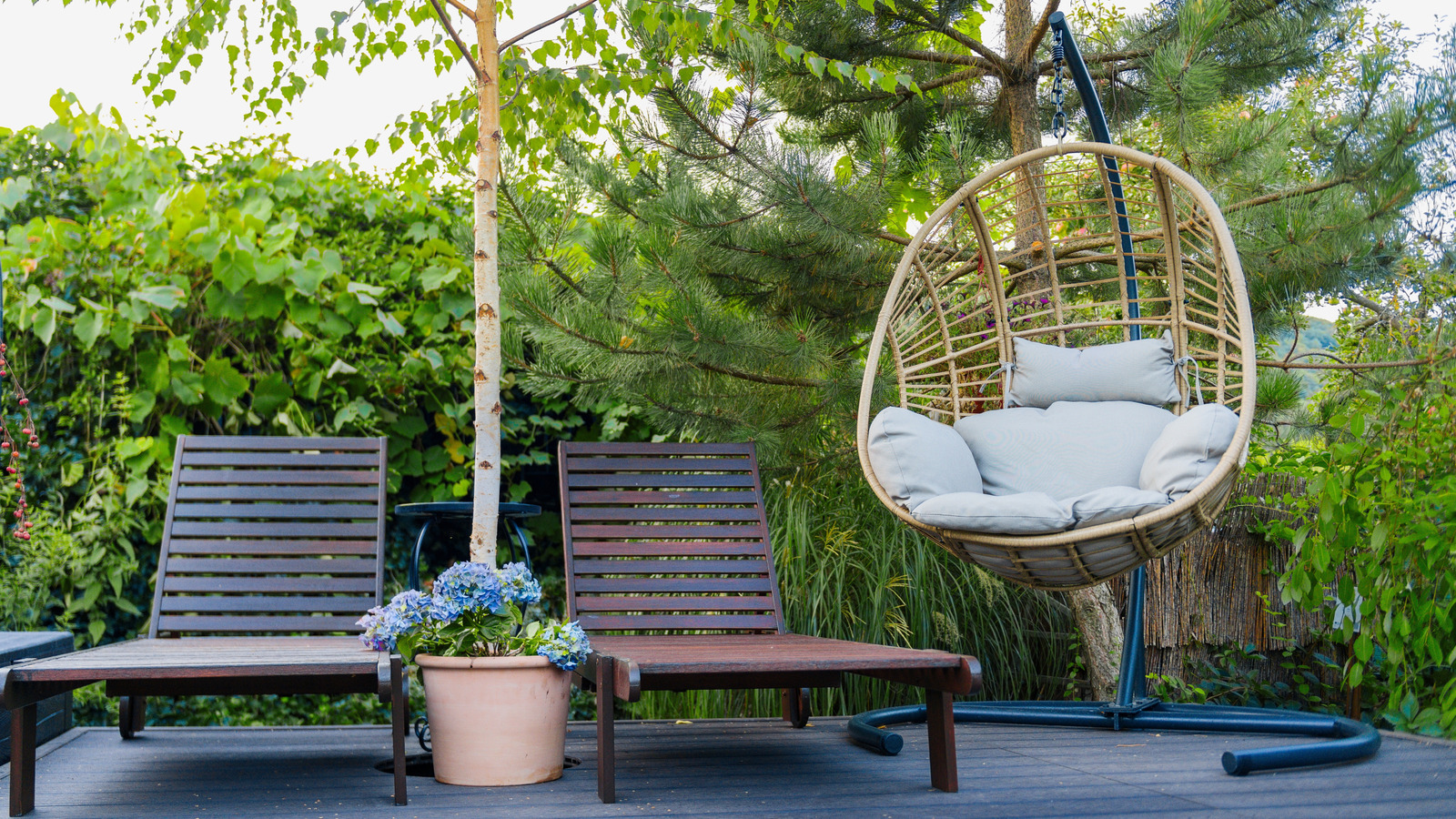 놀라운 시간은 야외 가구를 구입해야합니다